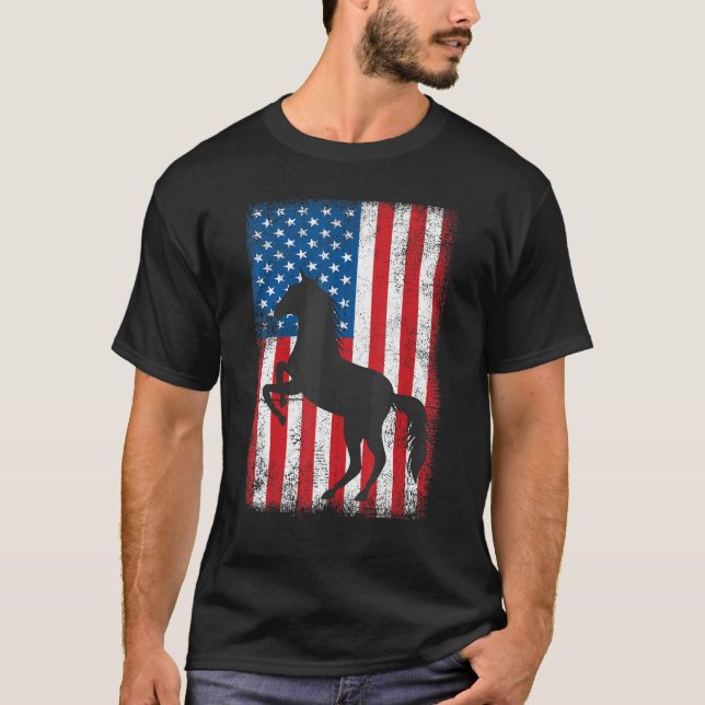 Camiseta Cavalo Patriótico do Dia 4 de Julho Bandeira Ameri (Frente)