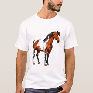 Camiseta Cavalo Pintado Ousado em Pé em Campo Gramado