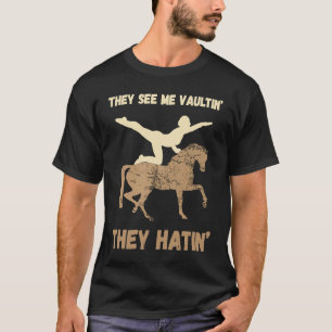 Camiseta Cavalo Vazando Eles Me Veem Andando De Cavalo Acro