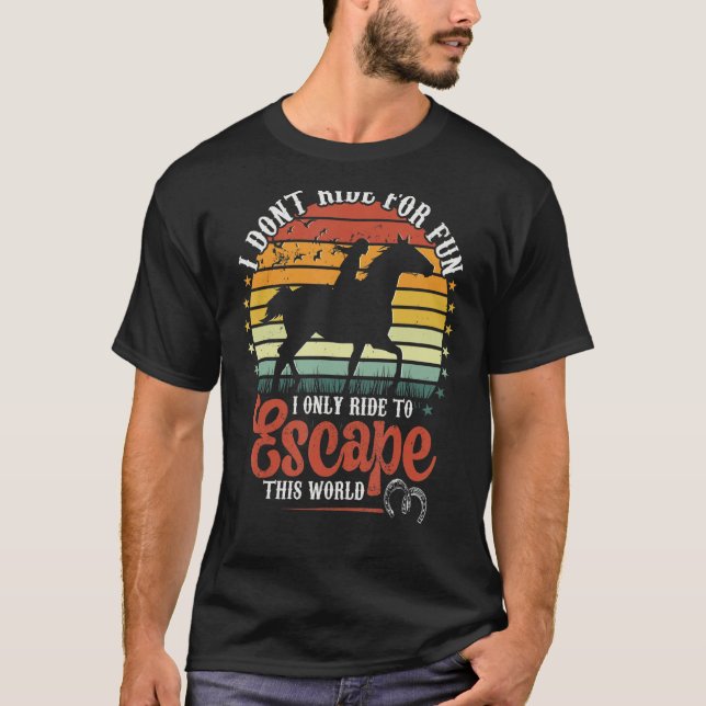 Camiseta Cavalos de Corrida para Fugir deste Mundo (Frente)