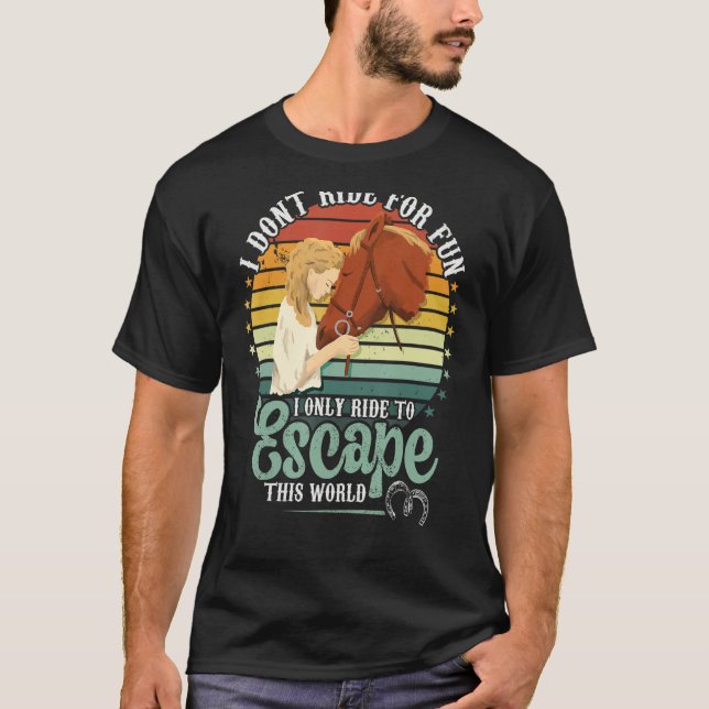 Camiseta Cavalos de Corrida para Fugir deste Mundo (Frente)