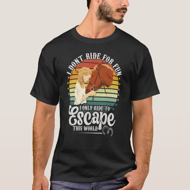 Camiseta Cavalos de Corrida para Fugir deste Mundo (Frente)