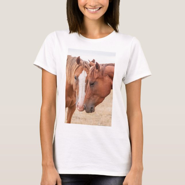 Camiseta Cavalos fungando em uma pastagem (Frente)