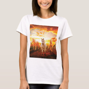 Camiseta Cavalos no travesseiro decorativo do pôr do sol