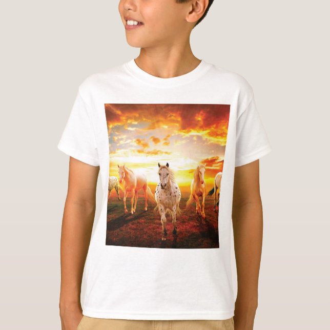 Camiseta Cavalos no travesseiro decorativo solar (Frente)