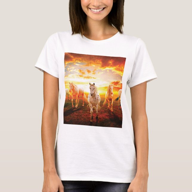 Camiseta Cavalos no travesseiro decorativo solar (Frente)