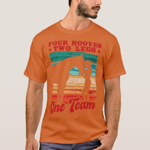 Camiseta Cavalos Quatro Cascos Duas Pernas Uma Rapariga de 