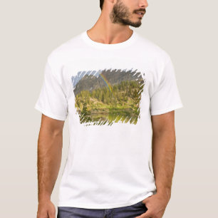 Camiseta Cecret Lake com arco-íris sobre o Castelo do Diab