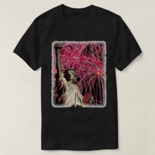 Camiseta Celebração de fundo do Lady Liberty Fireworks ju