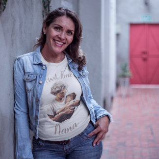 Camiseta Celebrando a alegria dos novos começos pela primei