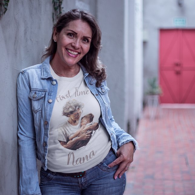 Camiseta Celebrando a alegria dos novos começos pela primei (Criador carregado)