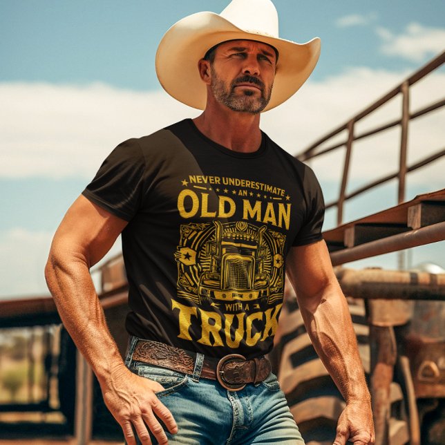 Camiseta Celebrar a frieza da condução de caminhões (Criador carregado)