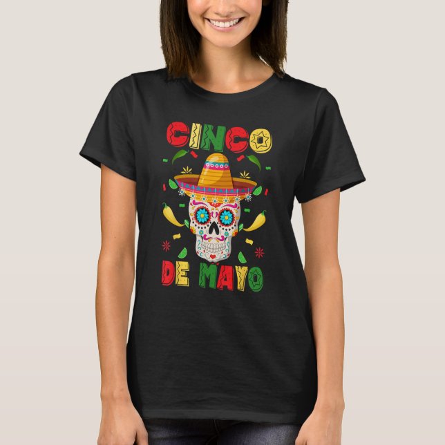 Camiseta Celebrate Cinco de Mayo with a Sugar Skull Sombrer (Frente)