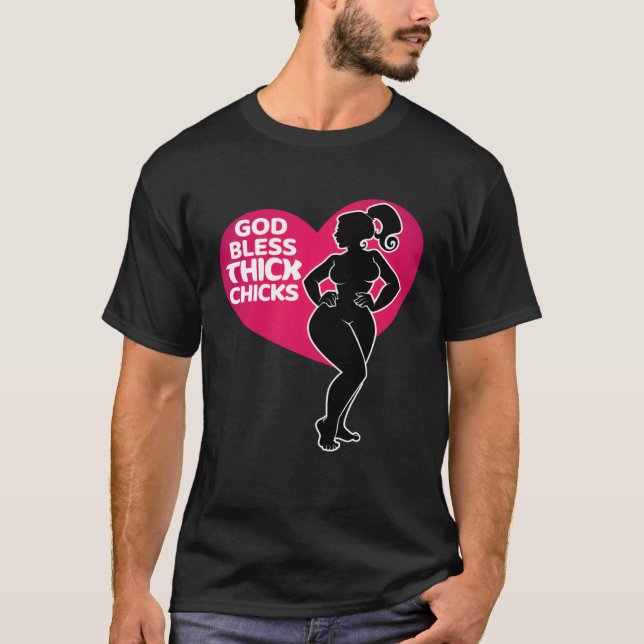 Camiseta Celebrate Curves with Our God Bless Thick Chicks (Frente)