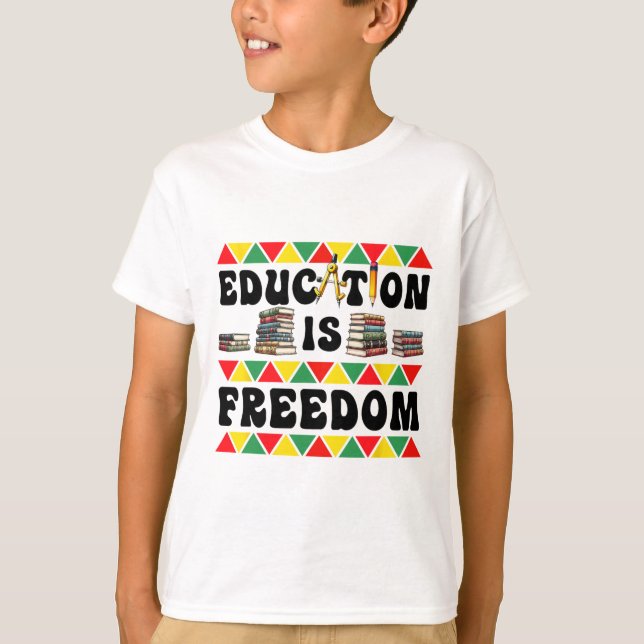 Camiseta Celebre o Mês da História Negra Com Liberdade  (Frente)
