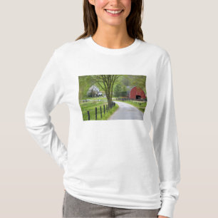 Camiseta Celeiro vermelho e casa de fazenda perto de Berlim