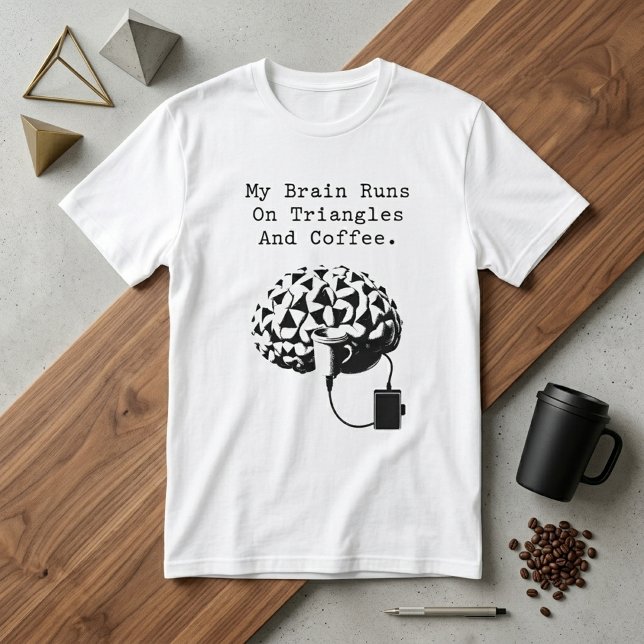 Camiseta Cérebro Funciona Com Triângulos Café Humor Amante  (Criador carregado)