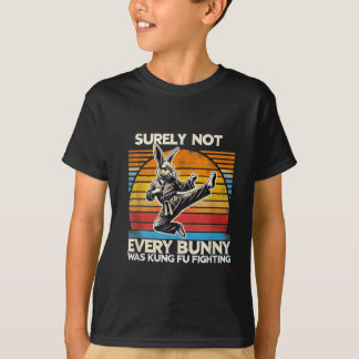 Camiseta Certamente Nem Todo Coelho Kung Fu Lutando Páscoa