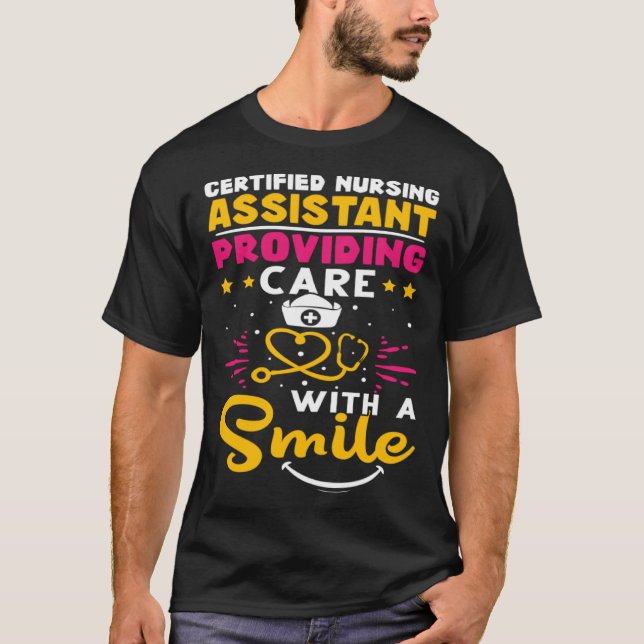 Camiseta Certified Nursing Assistant Providing Care with a  (Frente)