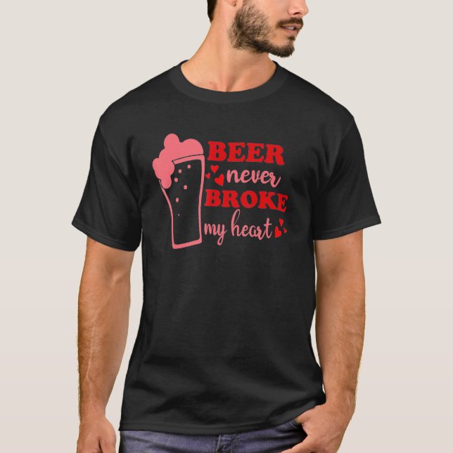 Camiseta Cerveja Nunca Quebrou Meu Coração Jantar Beer Pink (Frente)