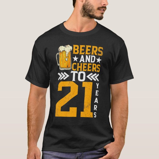 Camiseta Cervejas De aniversário de 21 anos E Vestes Até 21 (Frente)