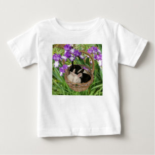 Camiseta Cesta Adorável de Bunnies Bebês