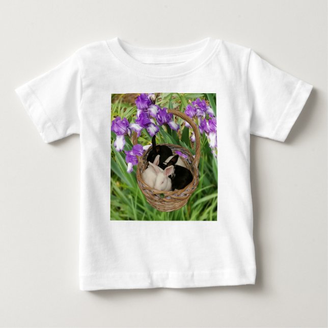 Camiseta Cesta Adorável de Bunnies Bebês (Frente)