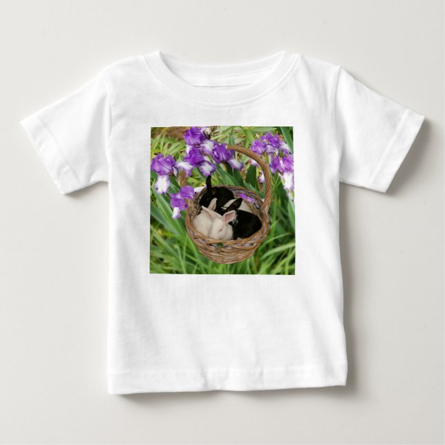 Camiseta Cesto Adorável de Coelhinhos Bebês (Frente)