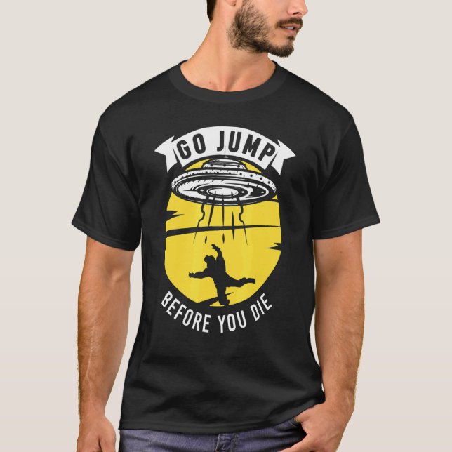 Camiseta Céu Divertido de Objetos Voadores Avião Paraquedis (Frente)