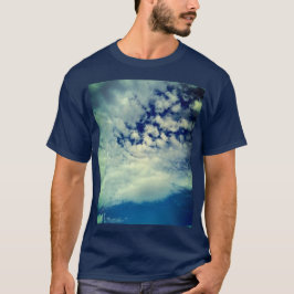 Camiseta Céu escuro, espiando pelas nuvens