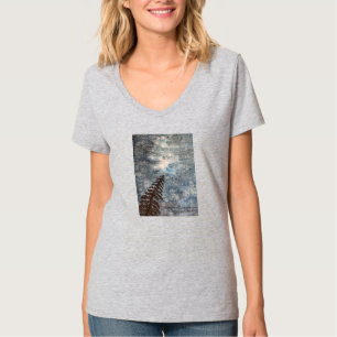 Camiseta Céu noturno tranquilo na floresta com estrelas