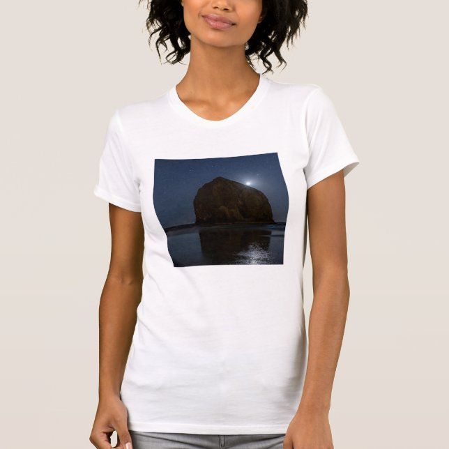 Camiseta Céus Acima de Haystack Rock | Cannon Beach, Oregon (Frente)