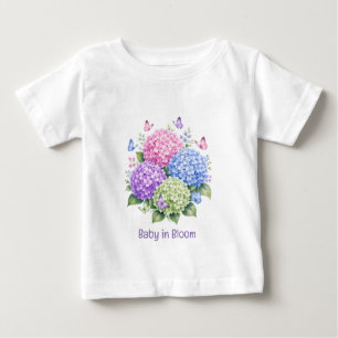 Camiseta Chá de Bebê Pastel com Hortênsias e Borboletas