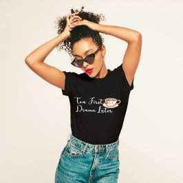 Camiseta "Chá First, Drama Posterior" Engraçado Adorador de