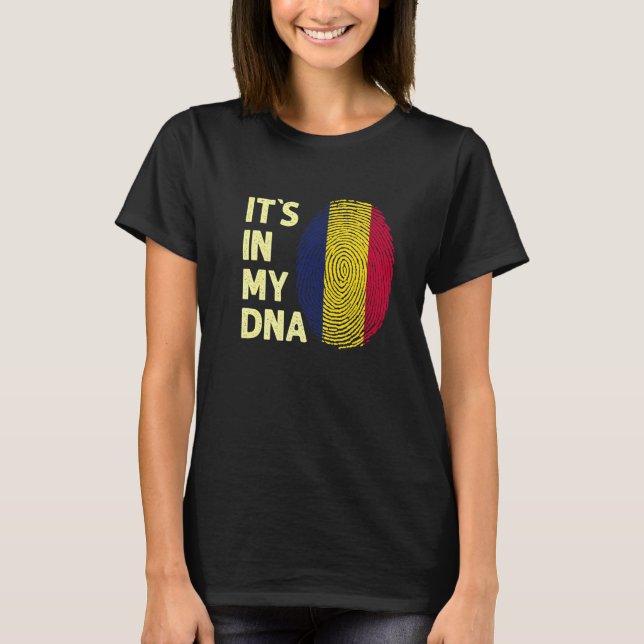 Camiseta Chade No Meu Dna - Chade Da Equipe De Bandeiras Do (Frente)