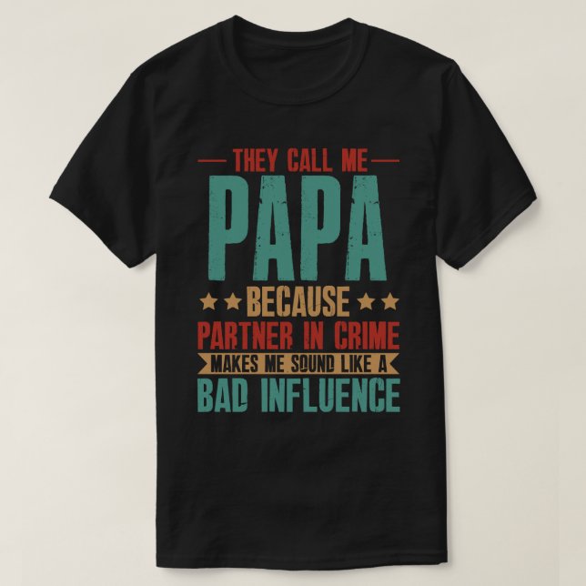 Camiseta Chamam-Me PAPA Porque O Parceiro Do Crime Me Faz (Frente do Design)
