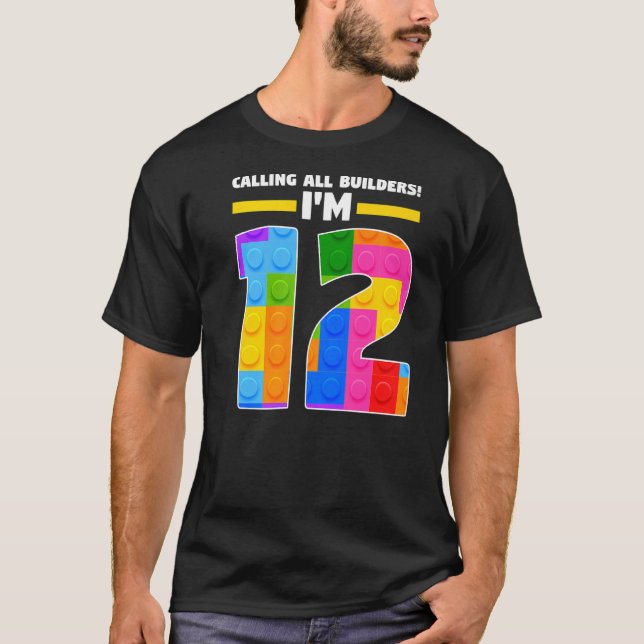 Camiseta Chamando todos os construtores Eu sou 12 12 Brick  (Frente)