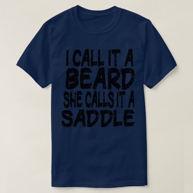 Camiseta Chamo-Lhe Uma Barba Que Ela Chama De Presente Engr (Frente do Design)