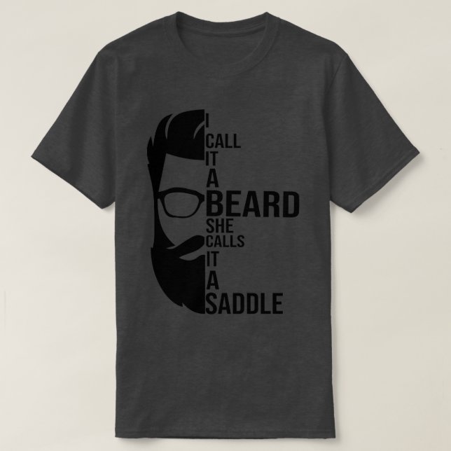 Camiseta Chamo-Lhe Uma Barba Que Ela Chama De Presente Engr (Frente do Design)