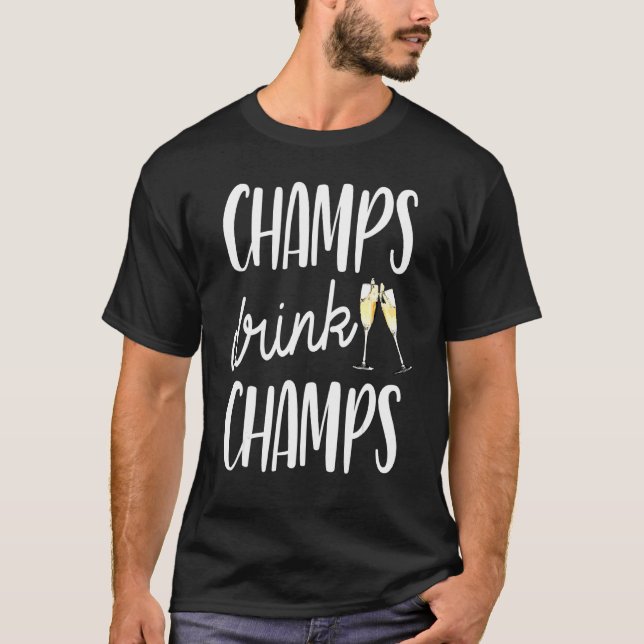 Camiseta Champs Drink Champs Mulheres Bebendos (Frente)