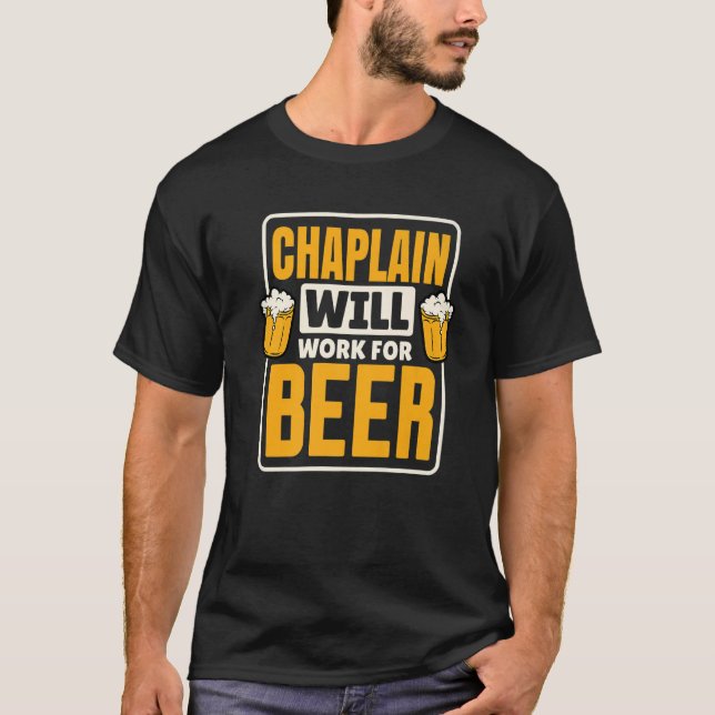 Camiseta Chaplain Trabalhará Para Cerveja, Bebendo De Cerve (Frente)