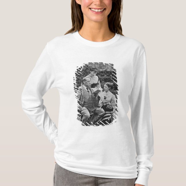 Camiseta Charles Dickens com as duas de suas filhas (Frente)
