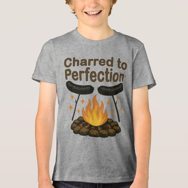 Camiseta Charred to Perfecny Campfire Hot Dog (Frente)