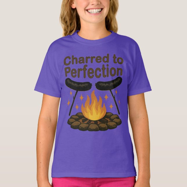 Camiseta Charred to Perfecny Campfire Hot Dog (Frente)