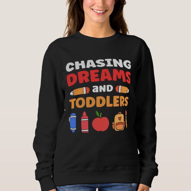 Camiseta Chasing Dreams And Toddlers Childcare Daycare Prov (Frente)