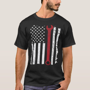 Camiseta Chave de Mecânico com Design Patriótico da Bandeir