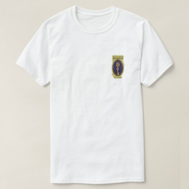 Camiseta Chave Dourada Mística & Flor: Design de Logo Elega (Frente do Design)