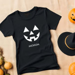 CAMISETA CHEAP JACK O LANTERN PUMPKIN FACE NOME PERSONALIZA<br><div class="desc">Comemore o Halloween em estilo com nossa exclusiva t-shirt de abóbora, um acessório versátil que pode ser personalizado para corresponder ao seu estilo exclusivo. Adicione SEU NOME OU UMA MENSAGEM PERSONALIZADA para torná-lo verdadeiramente seu. Esta t-shirt apresenta um design de abóbora caprichada que combina sem problemas os aspectos assustadores e...</div>