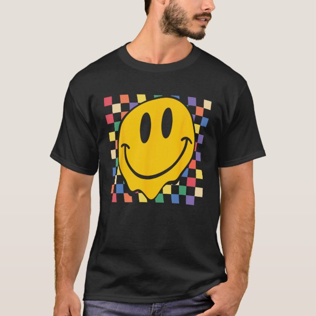Camiseta Checkerboard Smiling Face Groovy LGBT Rainbow Prid (Frente)