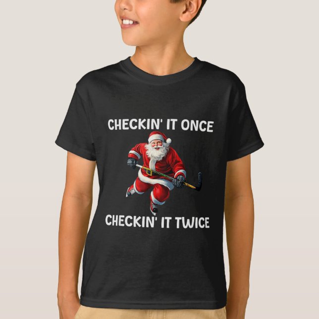 Camiseta Checkin' It Once Checkin' It Twice Santa Hockey Ch (Frente)